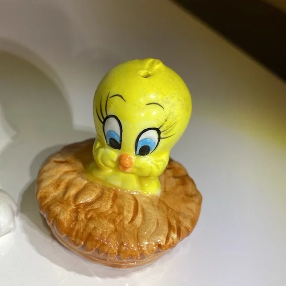 Vintage Tweety Bird and Sylvester Salt and Pepper Set.. - Picture 5 of 8
